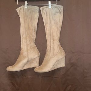 Solanz suede wedge boot